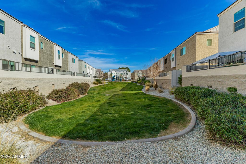 Image 25 of property listing at 2265 W ECHO Lane, Phoenix, AZ 85021