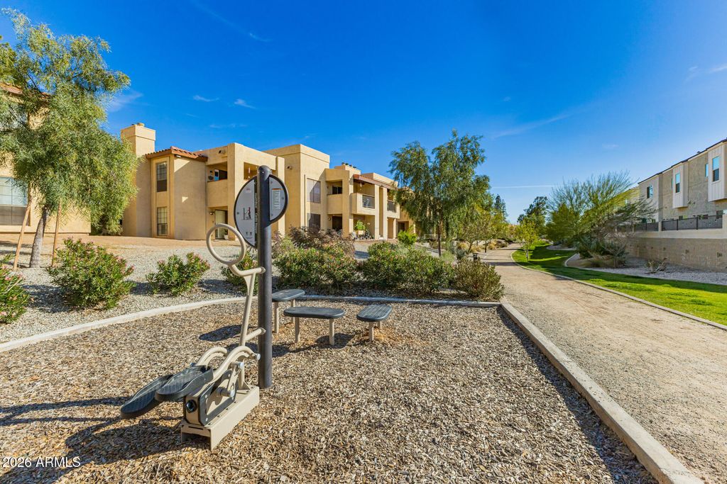 Image 36 of property listing at 2265 W ECHO Lane, Phoenix, AZ 85021