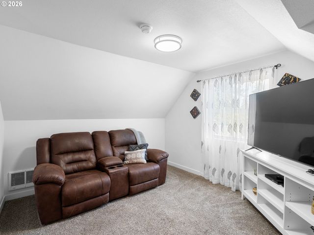 1677 E MAIN St, Hillsboro, OR 97123