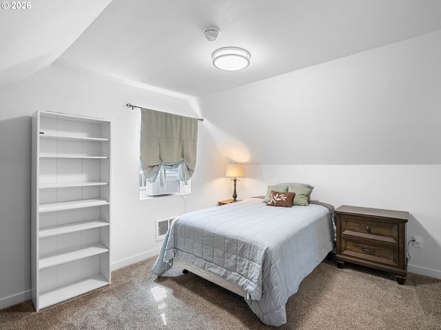 1677 E MAIN St, Hillsboro, OR 97123