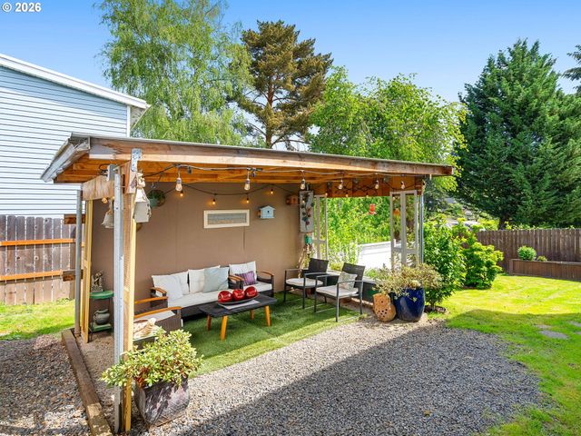 1677 E MAIN St, Hillsboro, OR 97123