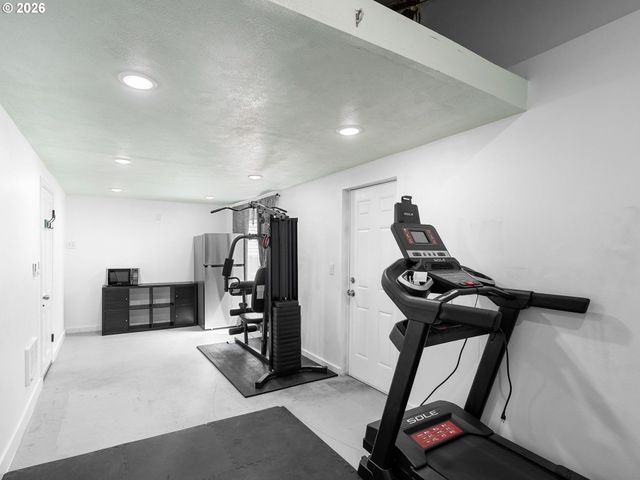 1677 E MAIN St, Hillsboro, OR 97123