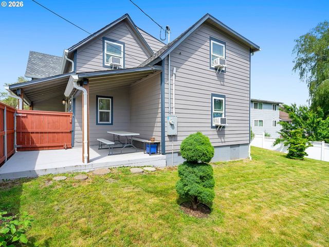 1677 E MAIN St, Hillsboro, OR 97123