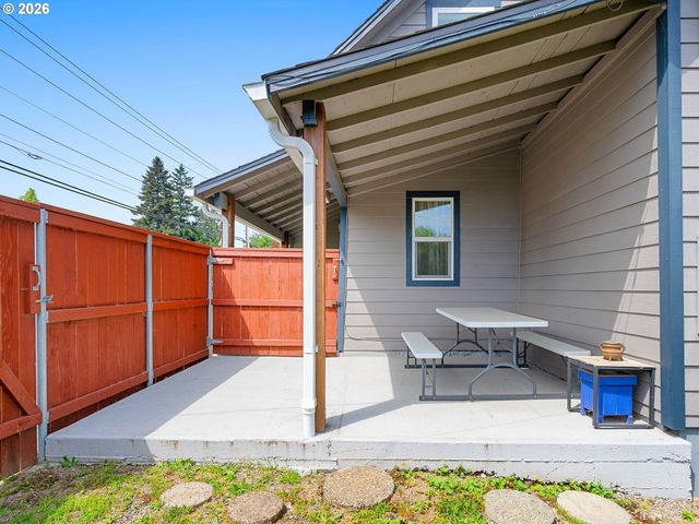 1677 E MAIN St, Hillsboro, OR 97123