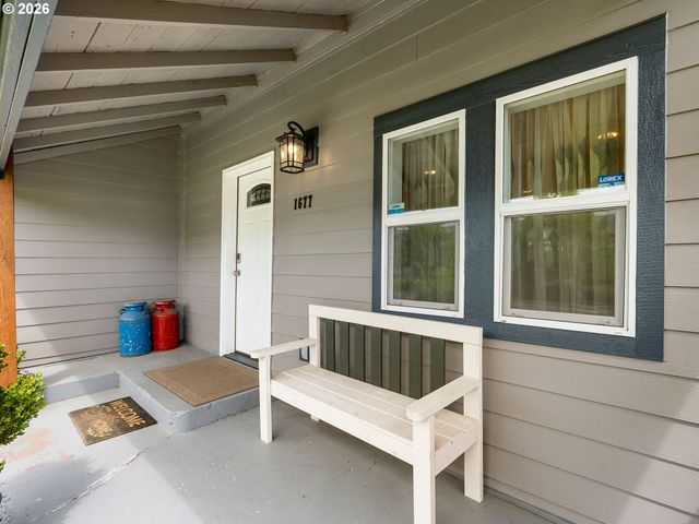 1677 E MAIN St, Hillsboro, OR 97123
