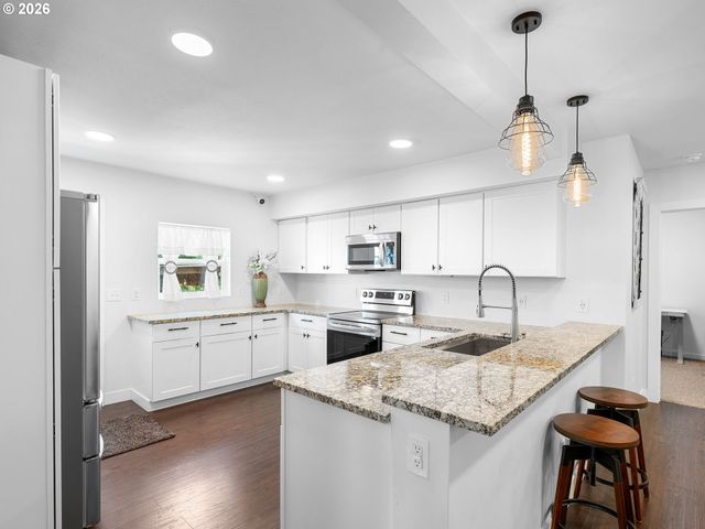 1677 E MAIN St, Hillsboro, OR 97123