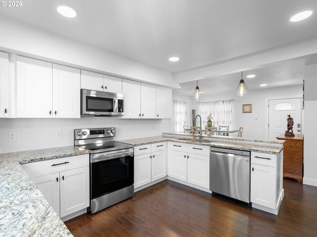 1677 E MAIN St, Hillsboro, OR 97123