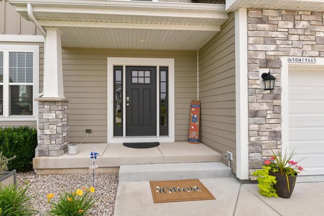 N50W19665 Tamarind WAY, Menomonee Falls, WI 53051