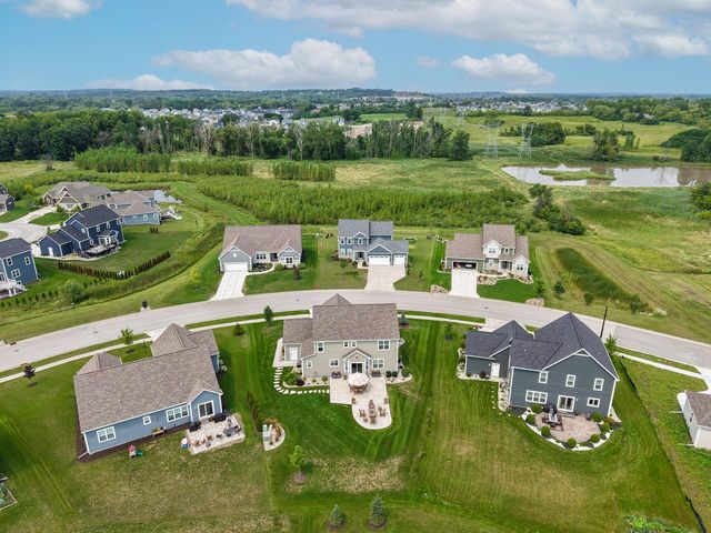 N50W19665 Tamarind WAY, Menomonee Falls, WI 53051
