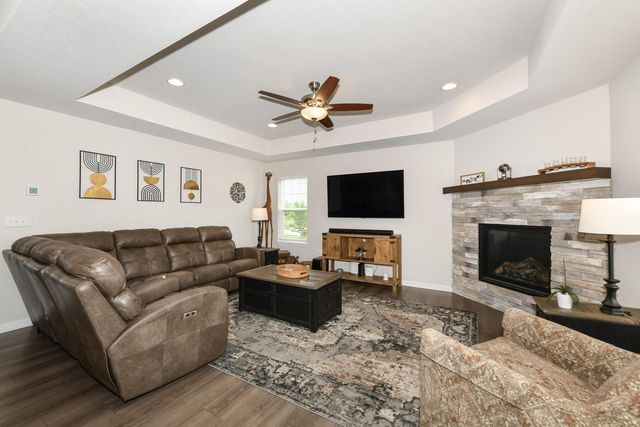 N50W19665 Tamarind WAY, Menomonee Falls, WI 53051