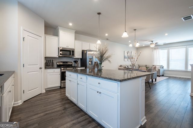 290 Mahone Drive, Lilburn, GA 30047