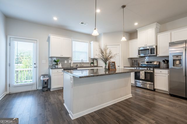 290 Mahone Drive, Lilburn, GA 30047