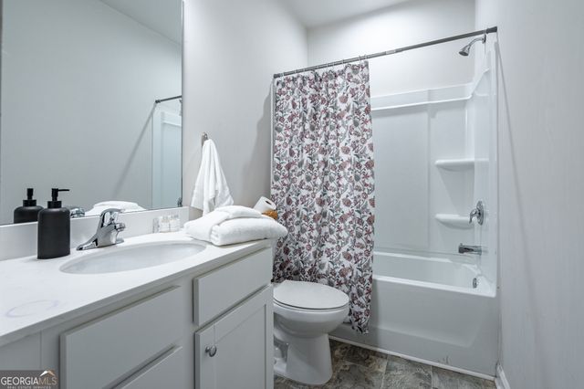 290 Mahone Drive, Lilburn, GA 30047