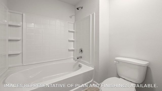 7949 ROYSTER CREEK DR E, Millington, TN 38053