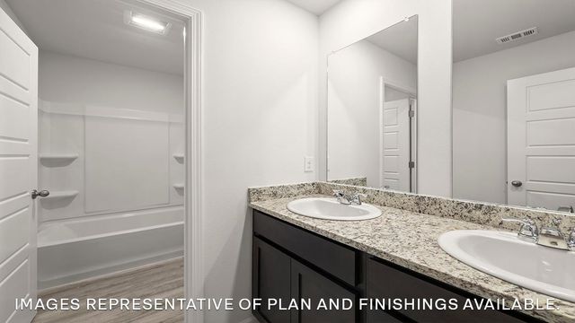 7949 ROYSTER CREEK DR E, Millington, TN 38053