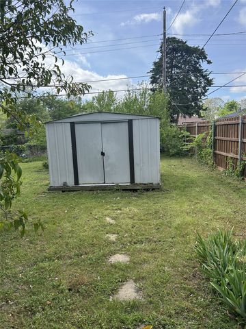 2922 Brandon Street, Dallas, TX 75211