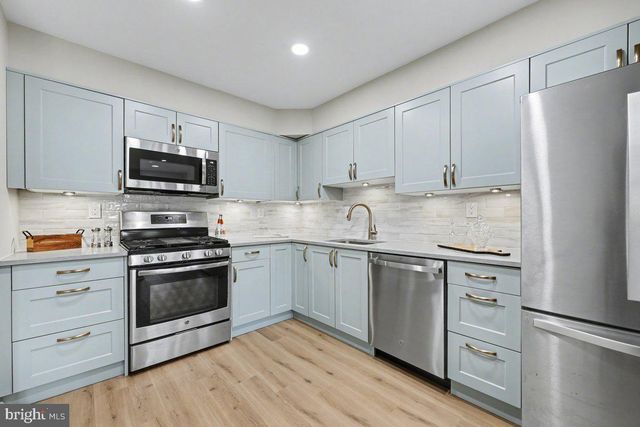 42 WHITE PINE COURT, Lafayette Hill, PA 19444