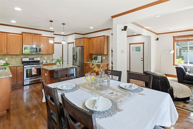 16033 119th Place NE, Bothell, WA 98011