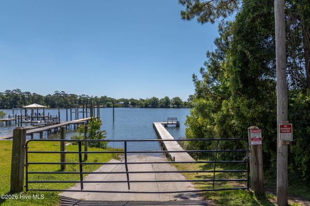 211 Derby Downs Drive, Sneads Ferry, NC 28460