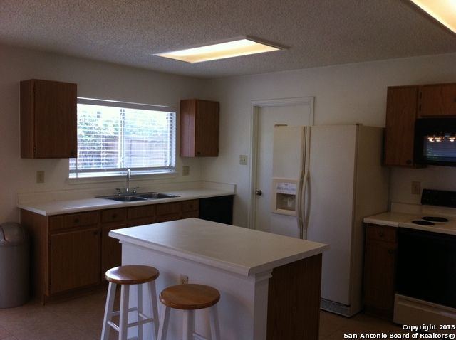 2314 FOX MEADOW DR, San Antonio, TX 78251