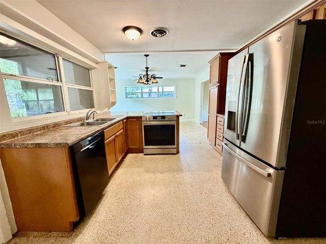 905 NW 36TH AVENUE, Gainesville, FL 32609