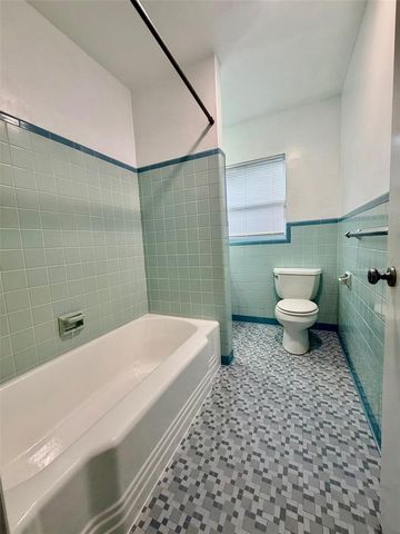 905 NW 36TH AVENUE, Gainesville, FL 32609