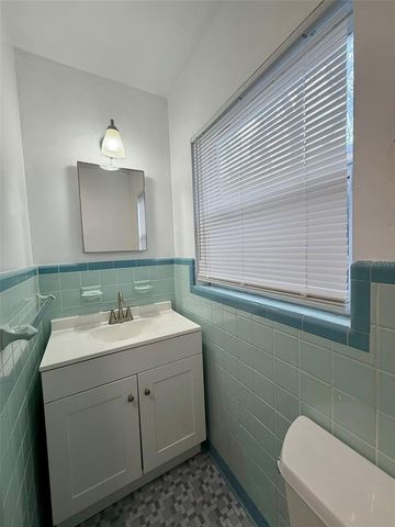 905 NW 36TH AVENUE, Gainesville, FL 32609