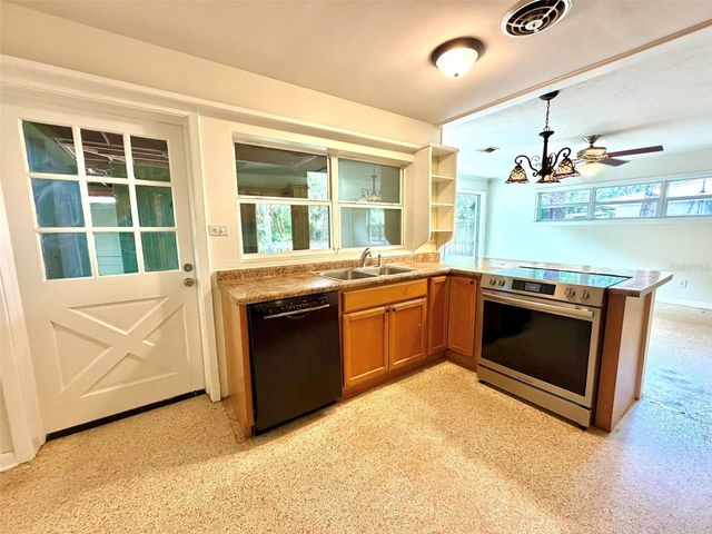 905 NW 36TH AVENUE, Gainesville, FL 32609