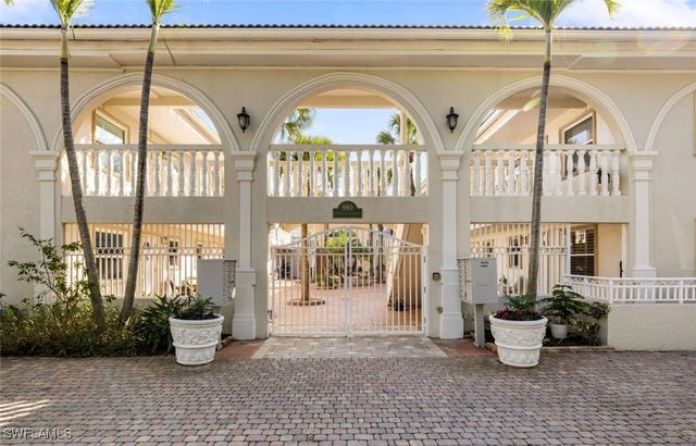 980 7th AVE S 204, Naples, FL 34102