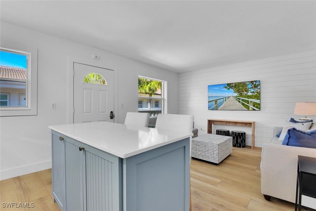 980 7th AVE S 204, Naples, FL 34102