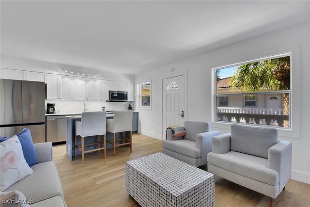 980 7th AVE S 204, Naples, FL 34102