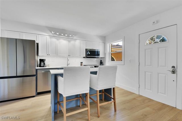 980 7th AVE S 204, Naples, FL 34102