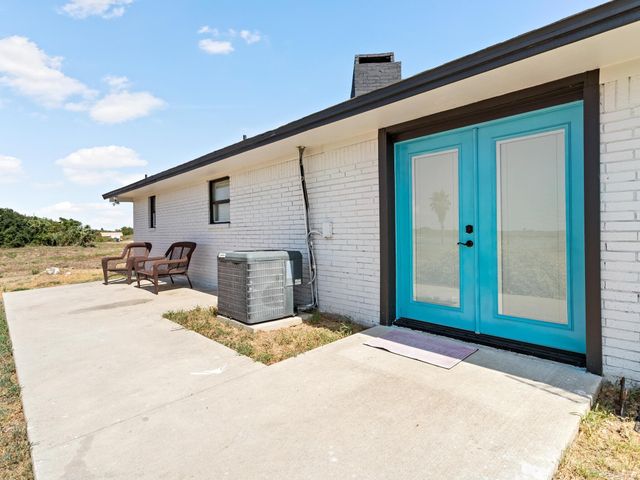 2055 Hwy 87, Crystal Beach, TX 77650