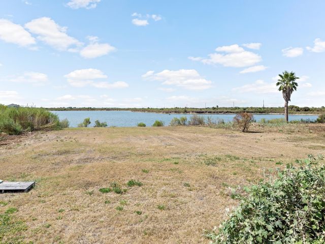 2055 Hwy 87, Crystal Beach, TX 77650