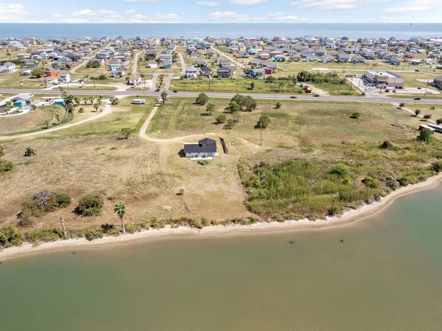 2055 Hwy 87, Crystal Beach, TX 77650