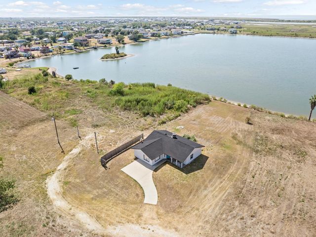 2055 Hwy 87, Crystal Beach, TX 77650