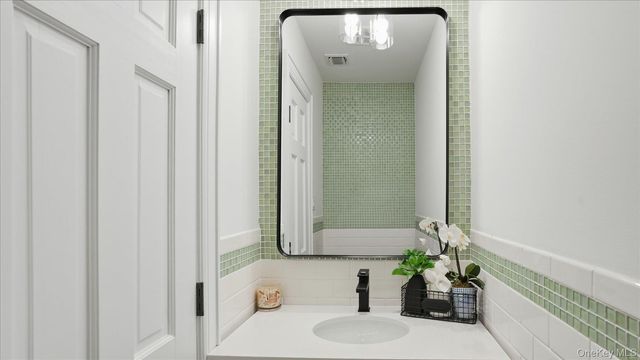 46 Sycamore Circle, Stony Brook, NY 11790