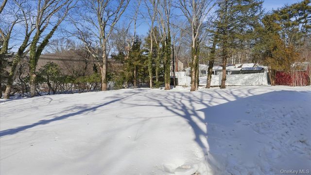 46 Sycamore Circle, Stony Brook, NY 11790