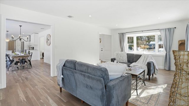 46 Sycamore Circle, Stony Brook, NY 11790