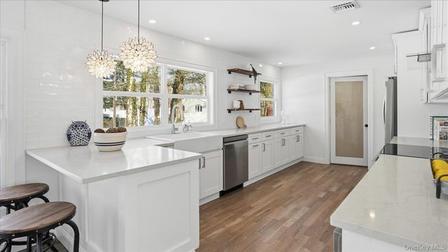 46 Sycamore Circle, Stony Brook, NY 11790