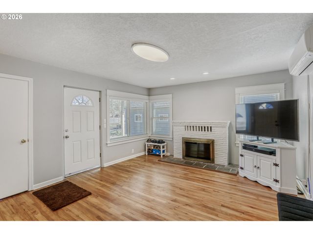 12620 Sw 10TH St, Beaverton, OR 97005