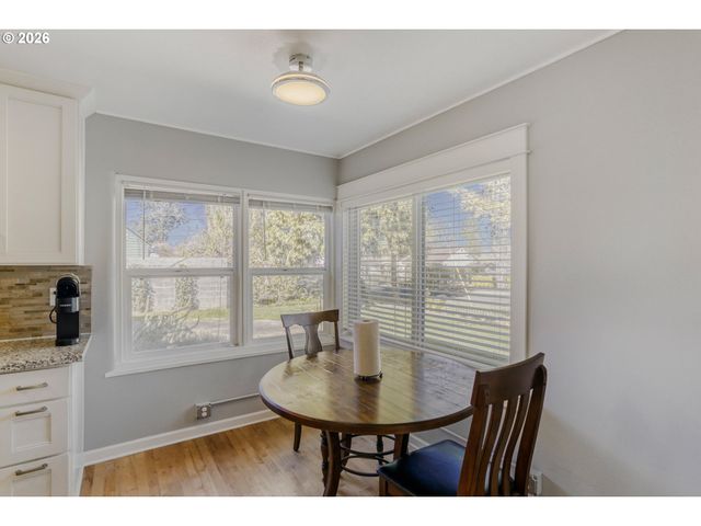 12620 Sw 10TH St, Beaverton, OR 97005