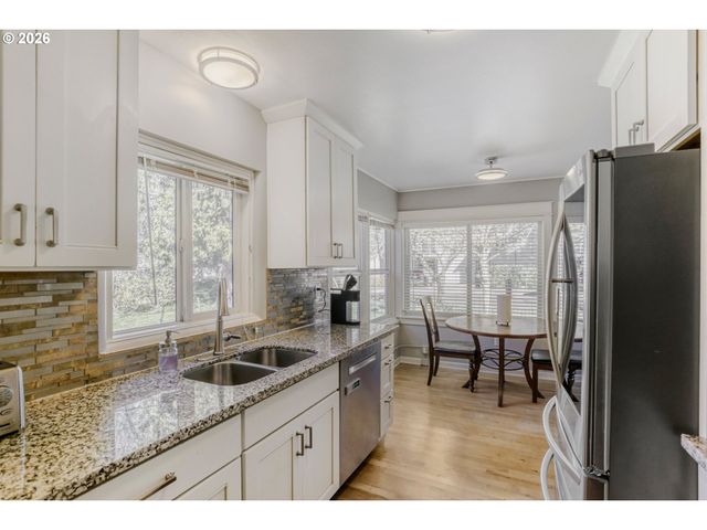 12620 Sw 10TH St, Beaverton, OR 97005