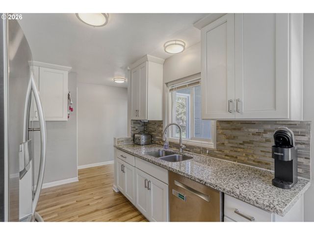 12620 Sw 10TH St, Beaverton, OR 97005