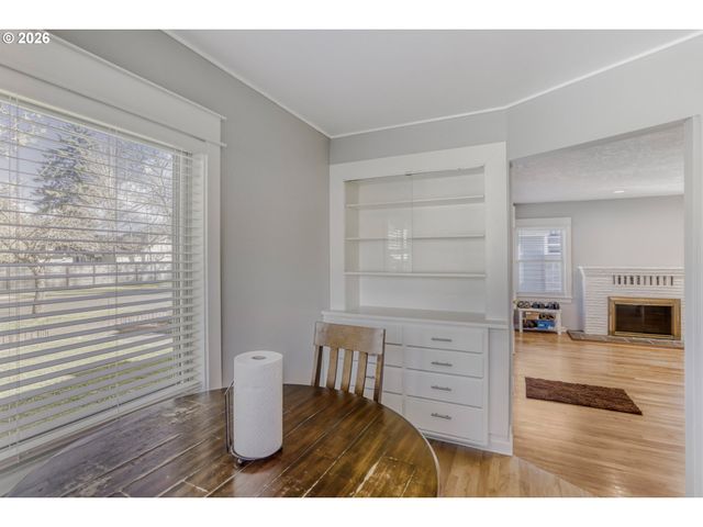 12620 Sw 10TH St, Beaverton, OR 97005