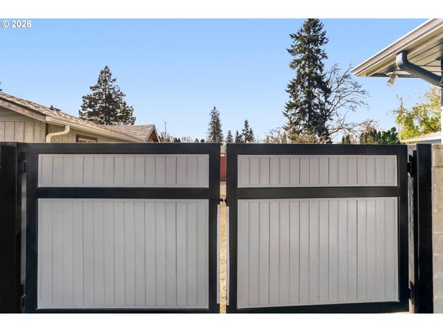 12620 Sw 10TH St, Beaverton, OR 97005