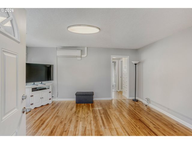 12620 Sw 10TH St, Beaverton, OR 97005