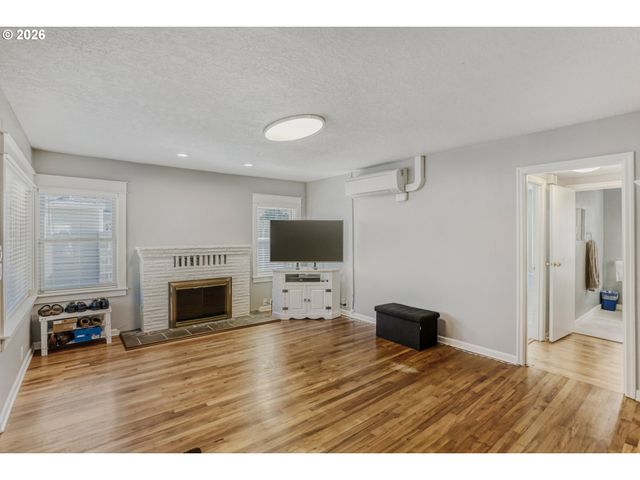 12620 Sw 10TH St, Beaverton, OR 97005