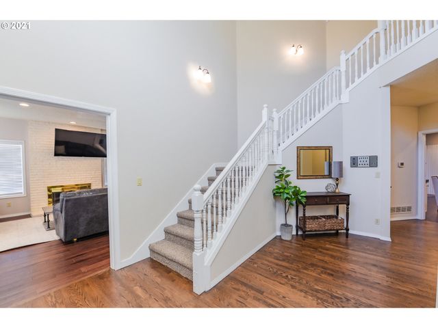 16121 Ne SAN RAFAEL St, Portland, OR 97230