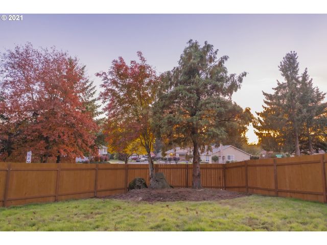 16121 Ne SAN RAFAEL St, Portland, OR 97230